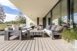 Avoir une belle terrasse à Causses-et-Veyran 